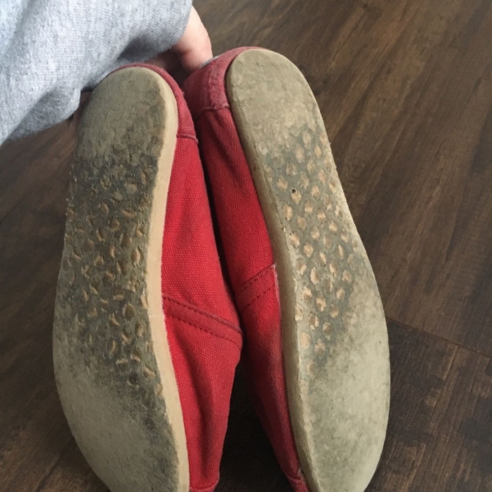 Red TOMS - Picture 3 of 3